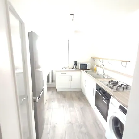 Logement Entier : - *