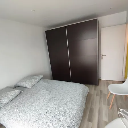 Apartment Logement Entier : -